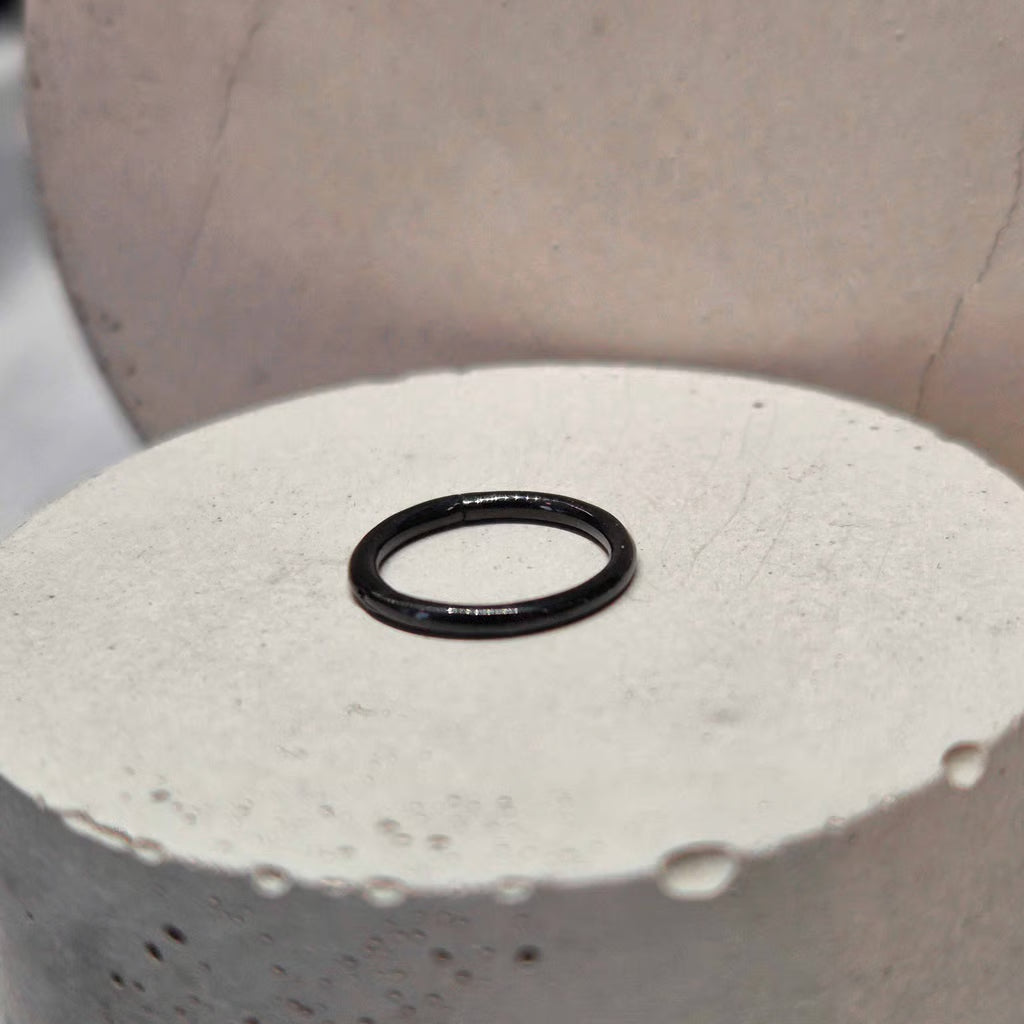 Hinged segment ring black